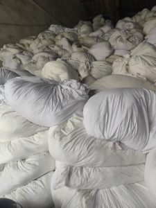 长期大量出售涤纶白布，涤纶废布，涤纶布块，现货有200吨，货在浙江湖州