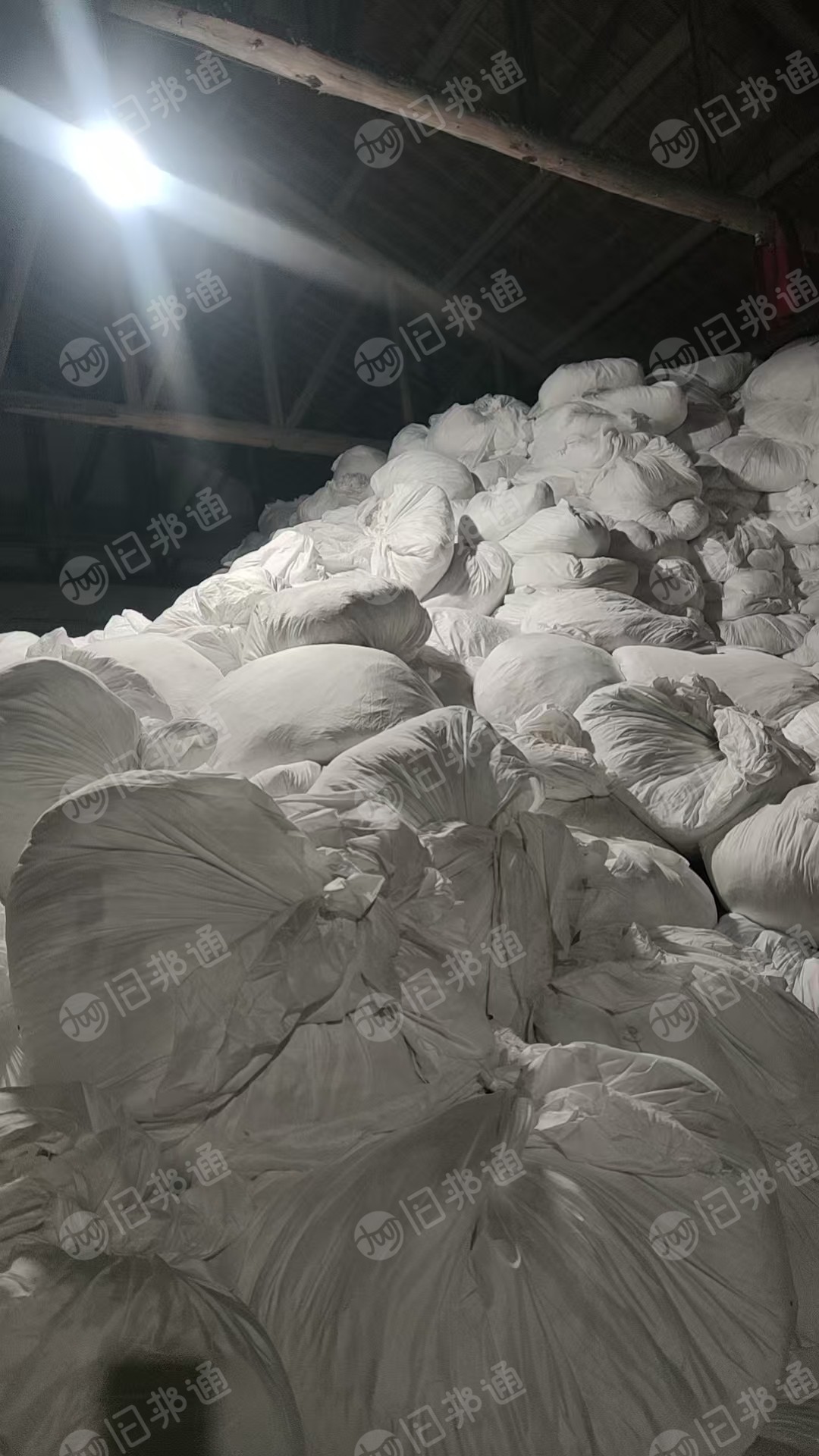 长期大量出售涤纶白布，涤纶废布，涤纶布块，现货有200吨，货在浙江湖州