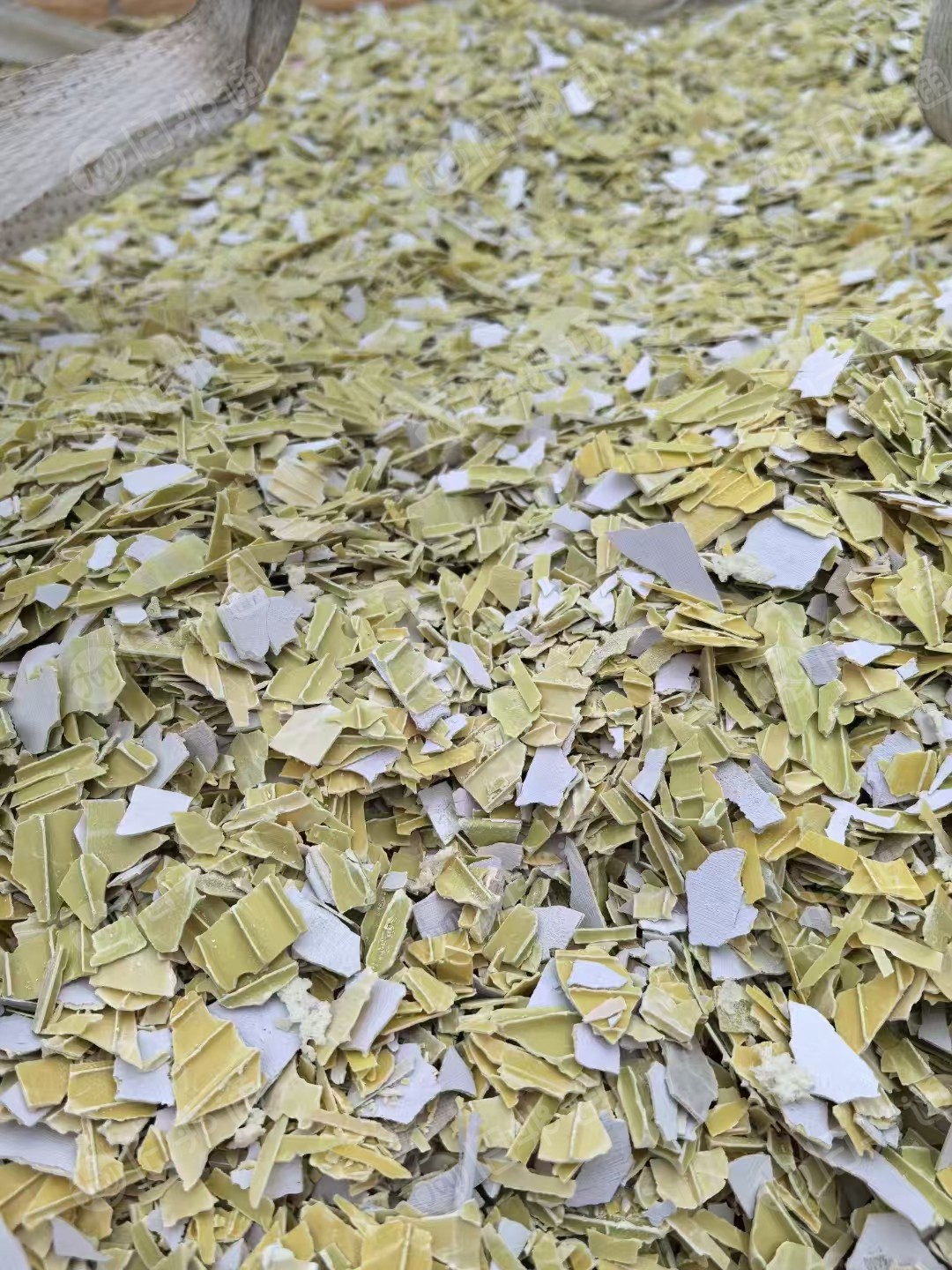 长期出售黄石塑破碎料，塑钢破碎料，扣板破碎料