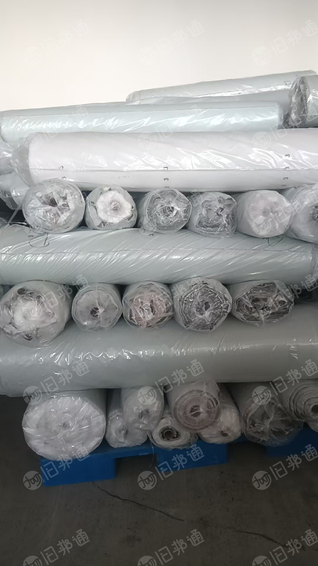 长期出售猫抓革，库存皮革，门幅1米四左右，月供100吨左右