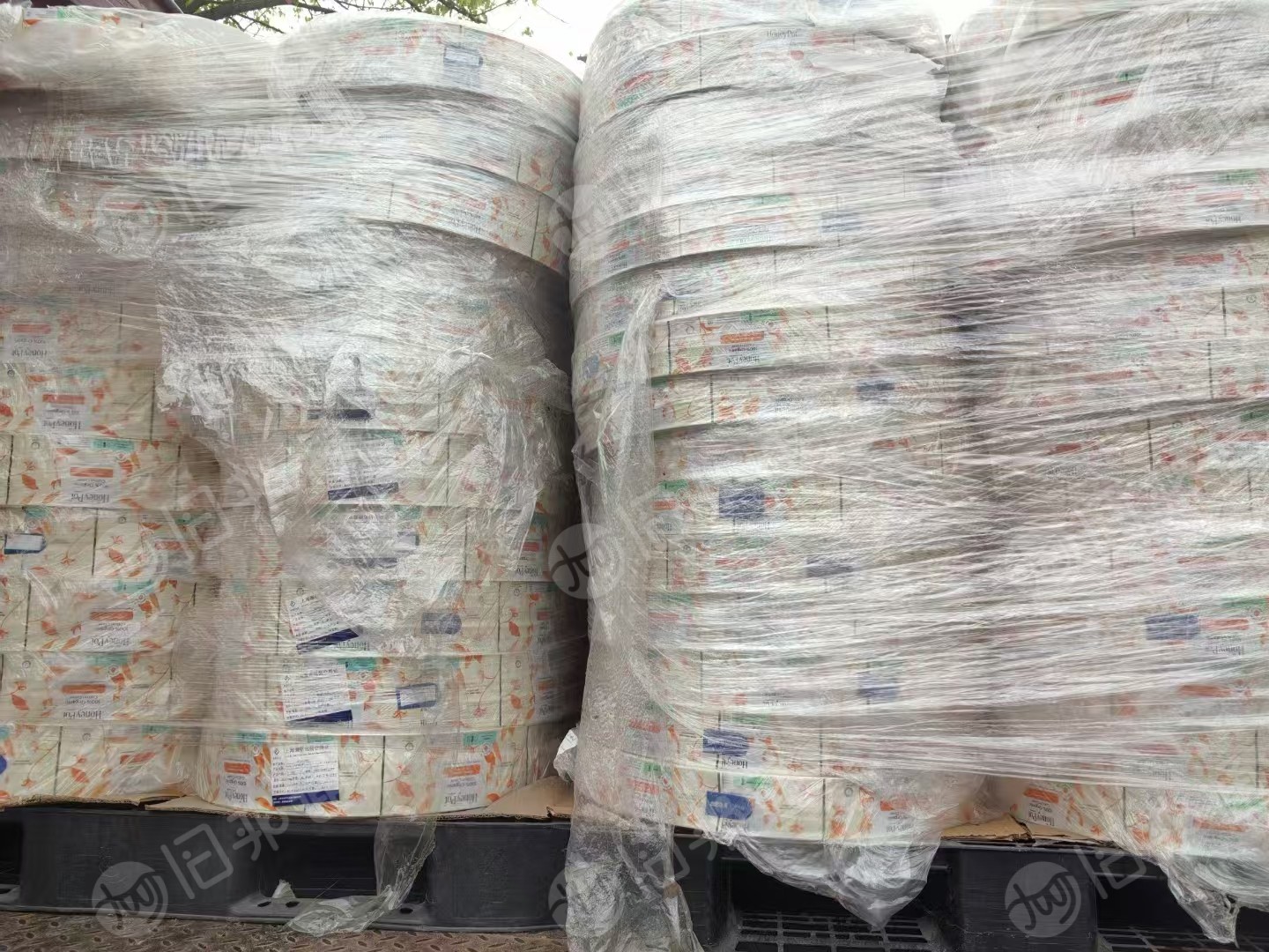 出售pp复合pet边角料，无纺布边角料，另外出售卫生巾厂下来的pp复合pet膜，现货共七八吨