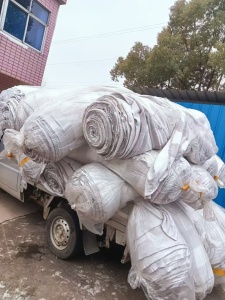 出售绒布统货，珊瑚绒，法兰绒，兔绒等都有，现货七吨左右