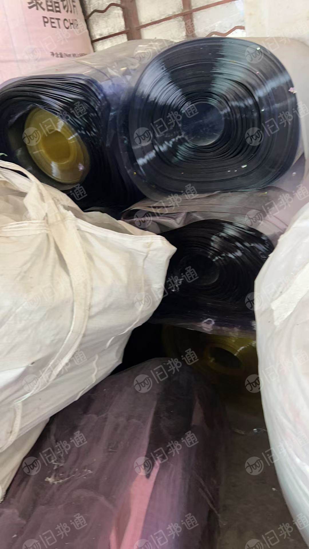 出售杂色PET复PMMA膜废料，机头料，卷膜，破碎料统货出，红色居多，现货15吨！长期有货