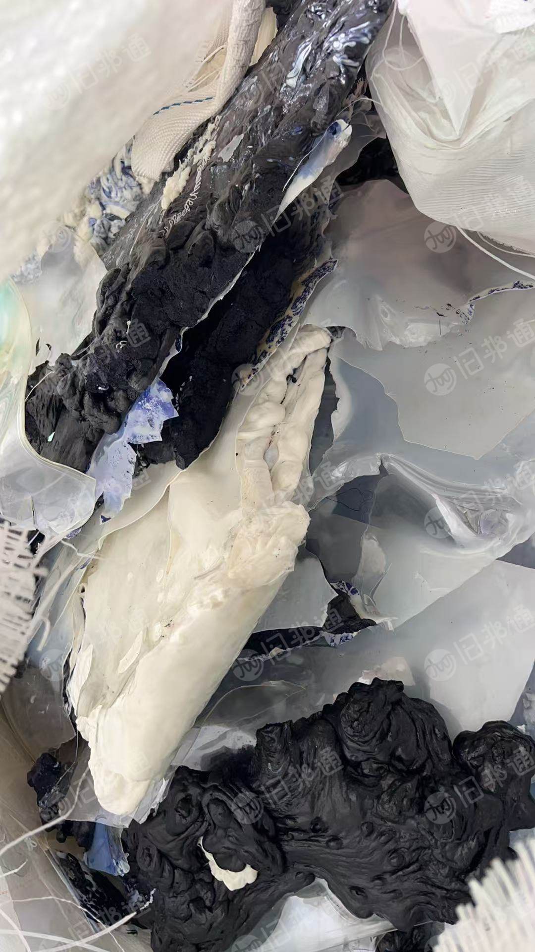 出售杂色PET复PMMA膜废料，机头料，卷膜，破碎料统货出，红色居多，现货15吨！长期有货