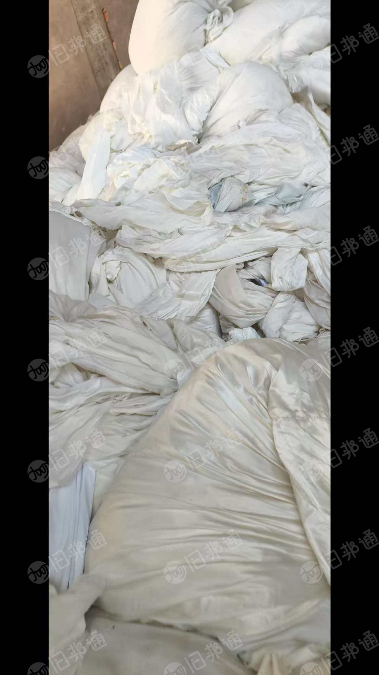 出售白色涤纶废布,涤纶布块,涤纶开花料,现货有20吨,货在江苏无锡
