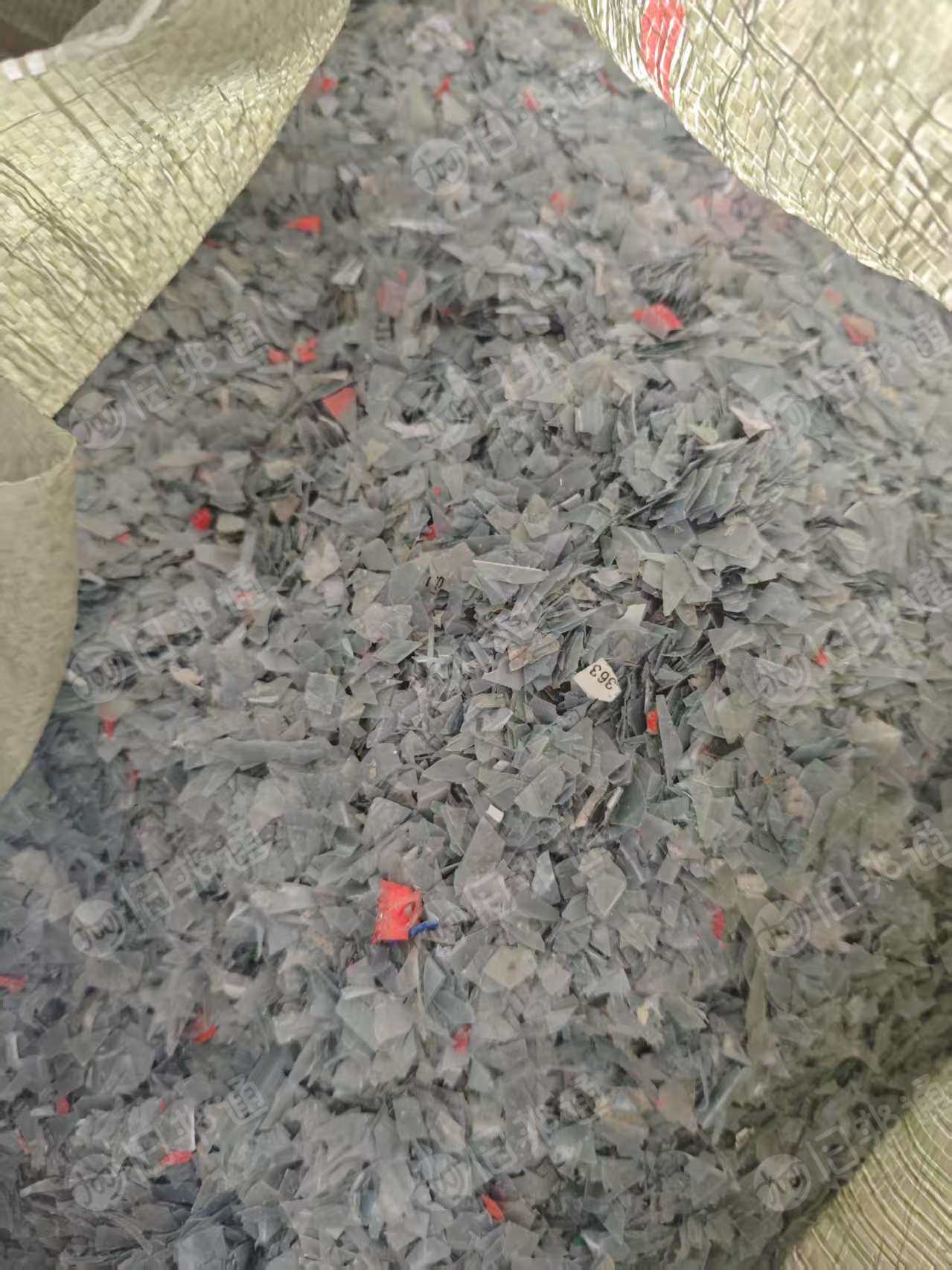 出售PVC铝合金包装膜破碎料，中性PVC墙纸破碎料，现货够车