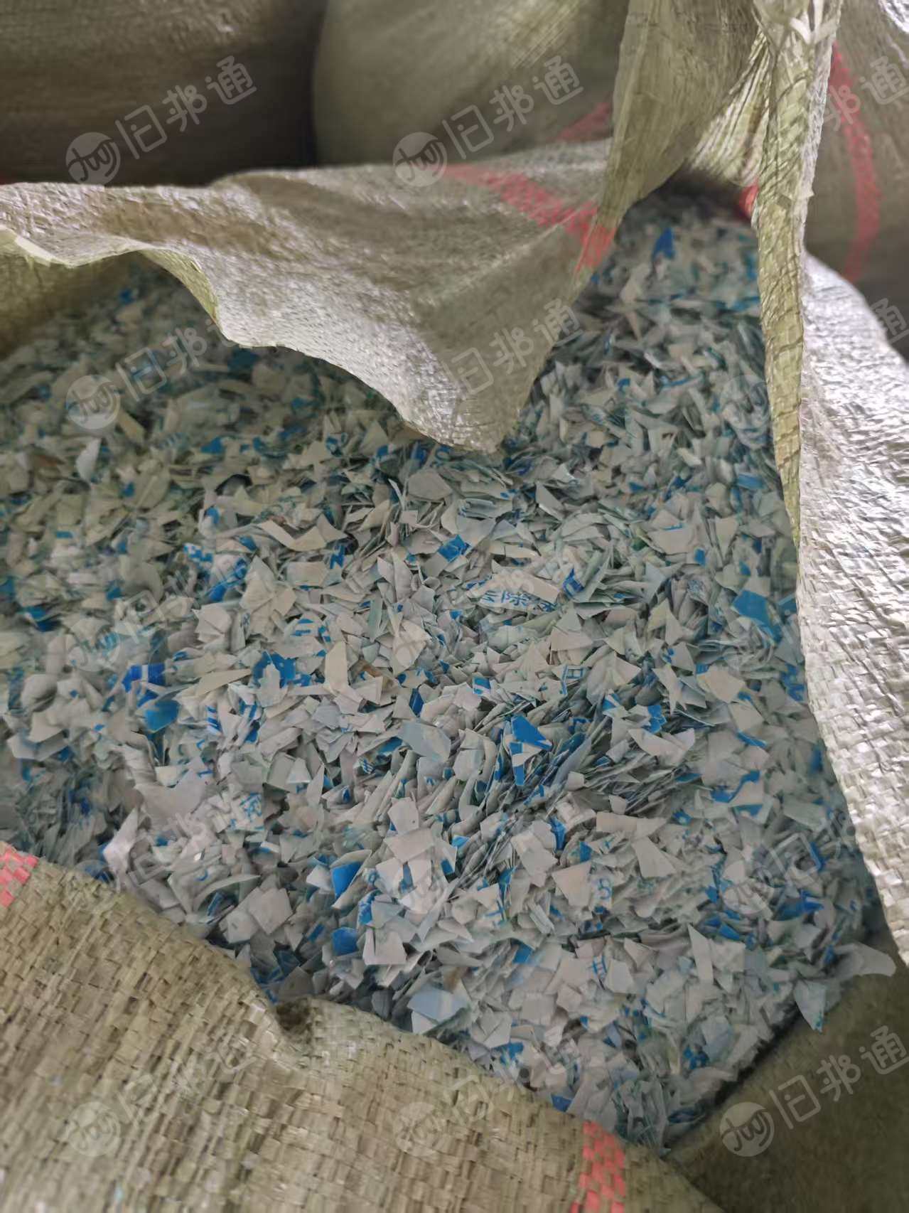 出售PVC铝合金包装膜破碎料，中性PVC墙纸破碎料，现货够车