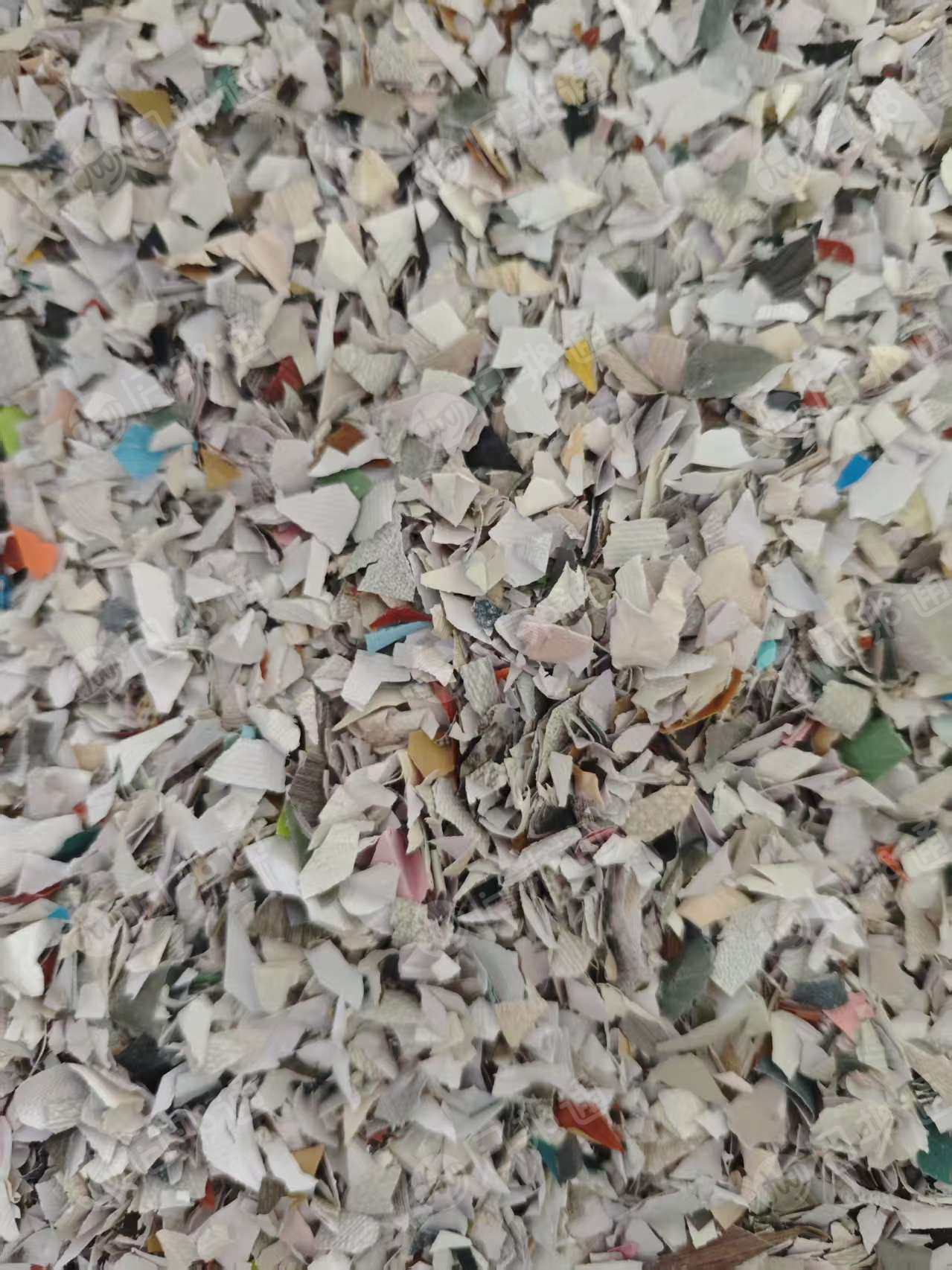 出售PVC铝合金包装膜破碎料，中性PVC墙纸破碎料，现货够车