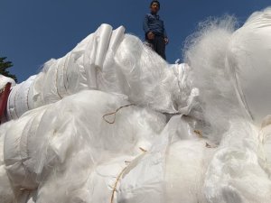 长期出售白色丙纶废丝，丙纶丝，PP废丝，月供20吨，货在山东济南