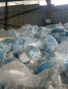 长期出售混合杂膜废料，大部分是PE的，现货15吨左右