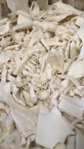 出售枕头床垫乳胶,没粉碎的毛料,月供一两百吨