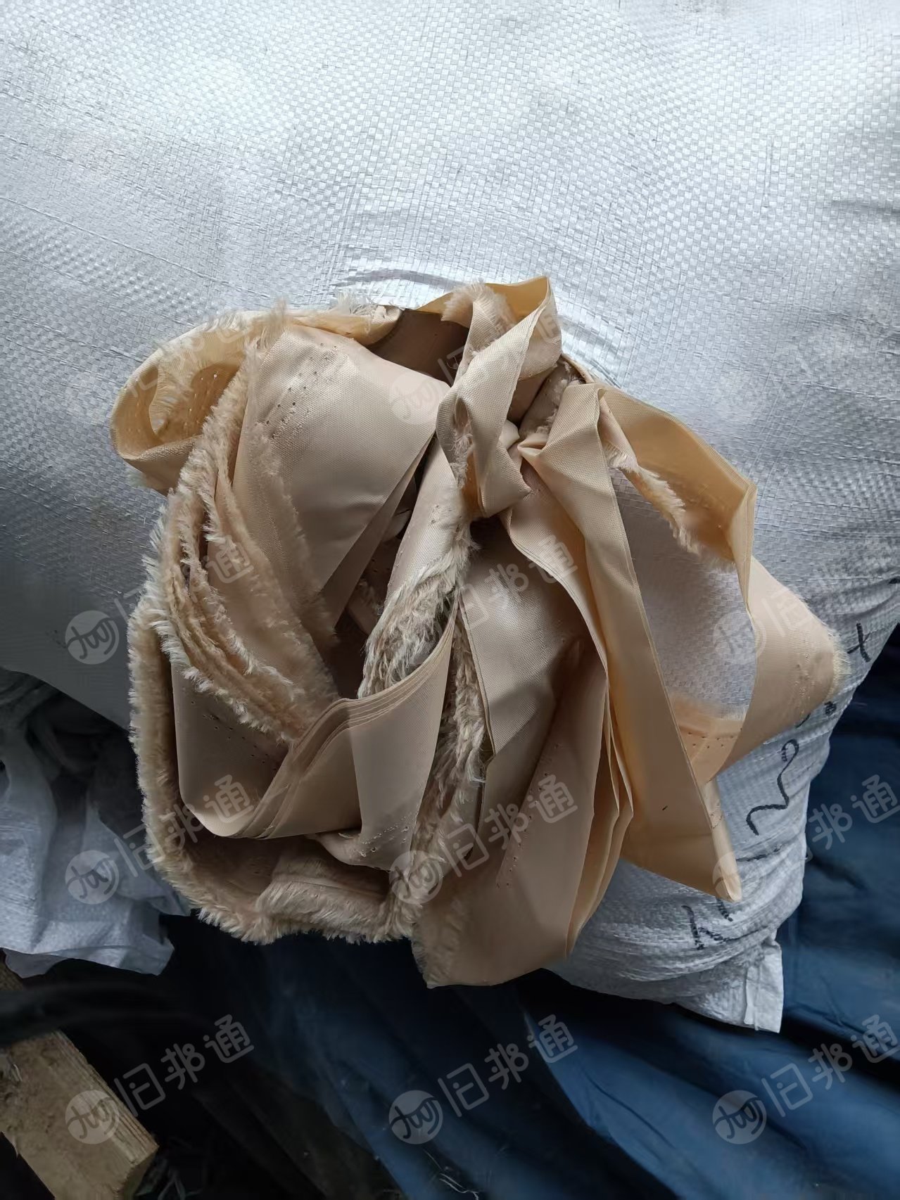长期出售氨纶废布，氨纶造粒布，氨纶碎布，现货有几十吨，货在天津