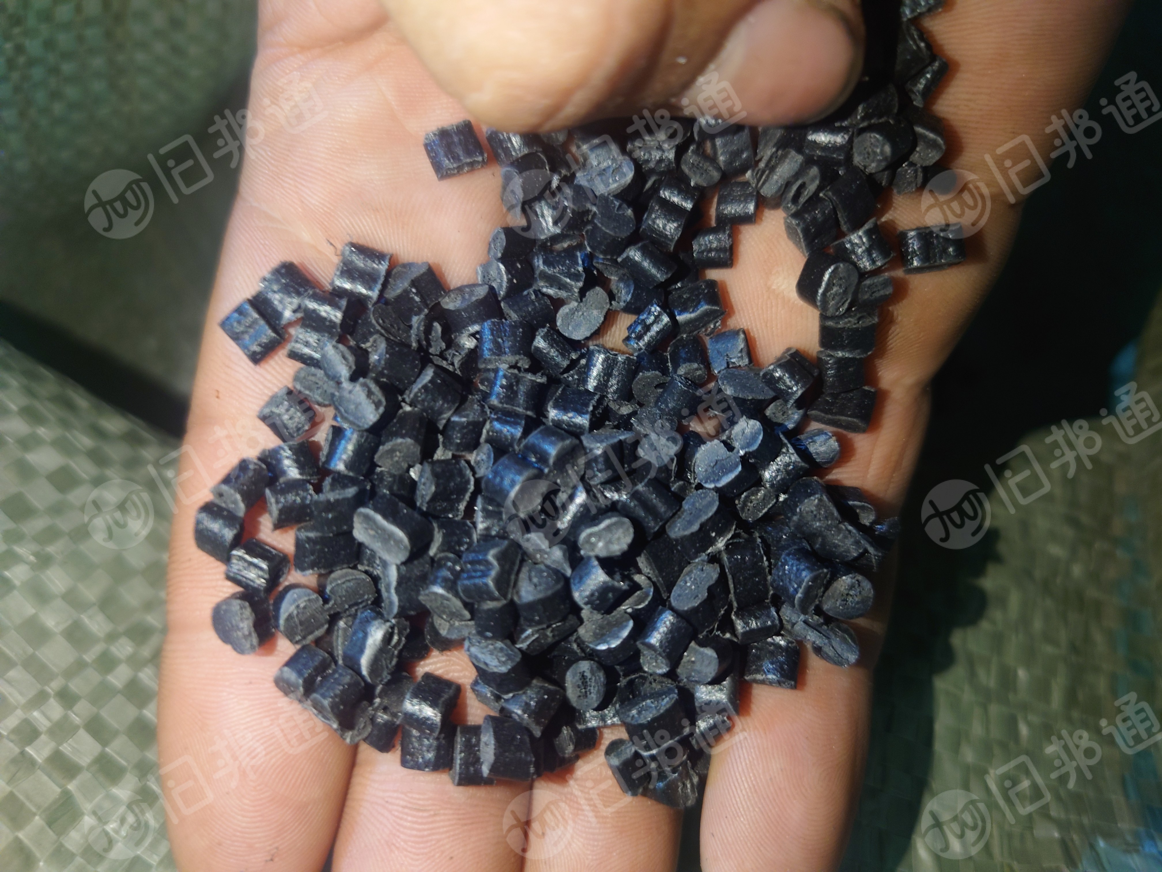 出售黑丙颗粒，价格便宜，漂沉各半，灰分14-15