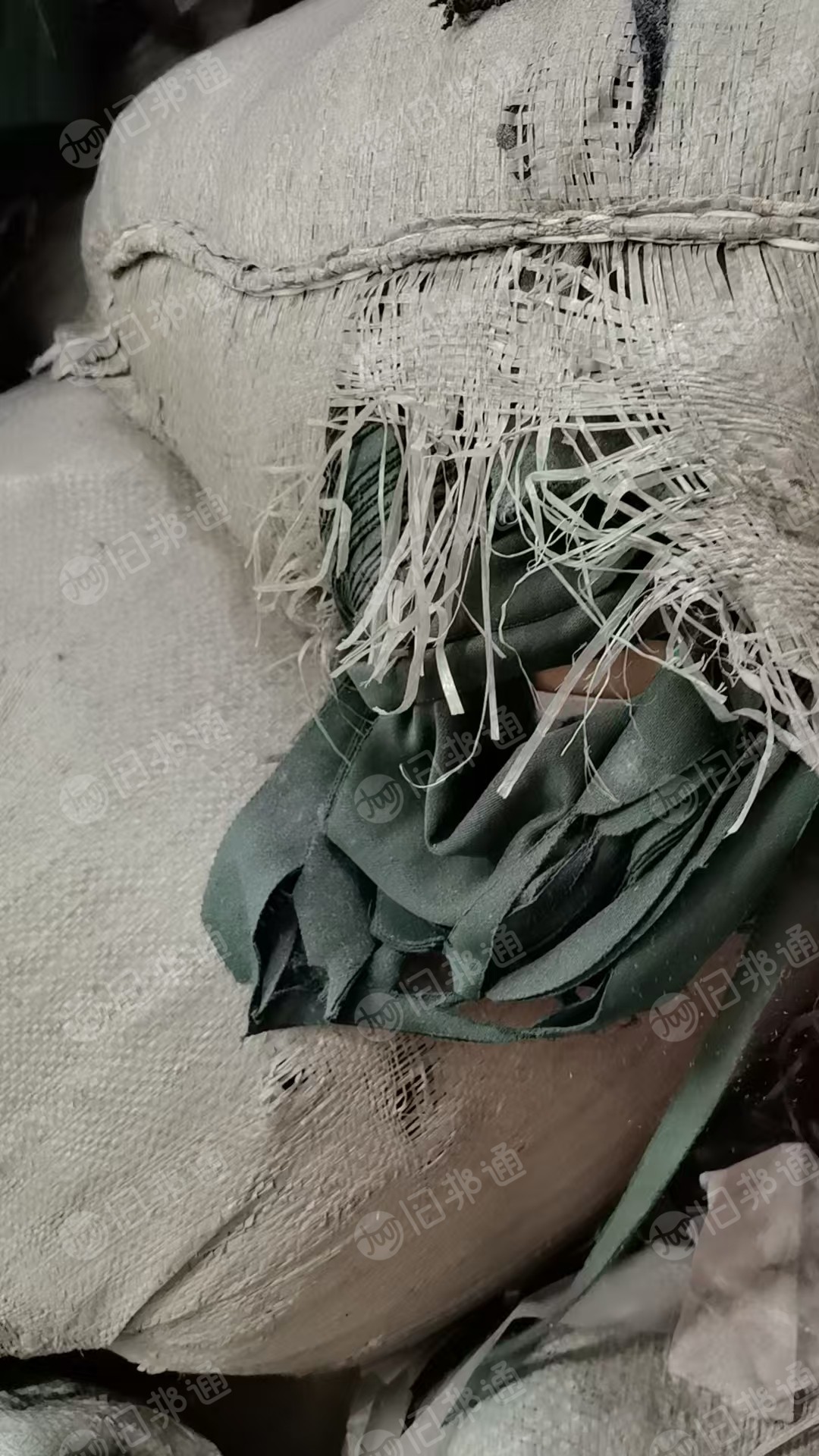 长期大量出售涤棉针织废布,白色的,黑色的,麻灰,涤棉颜色料,现货一千吨左右,50涤50棉