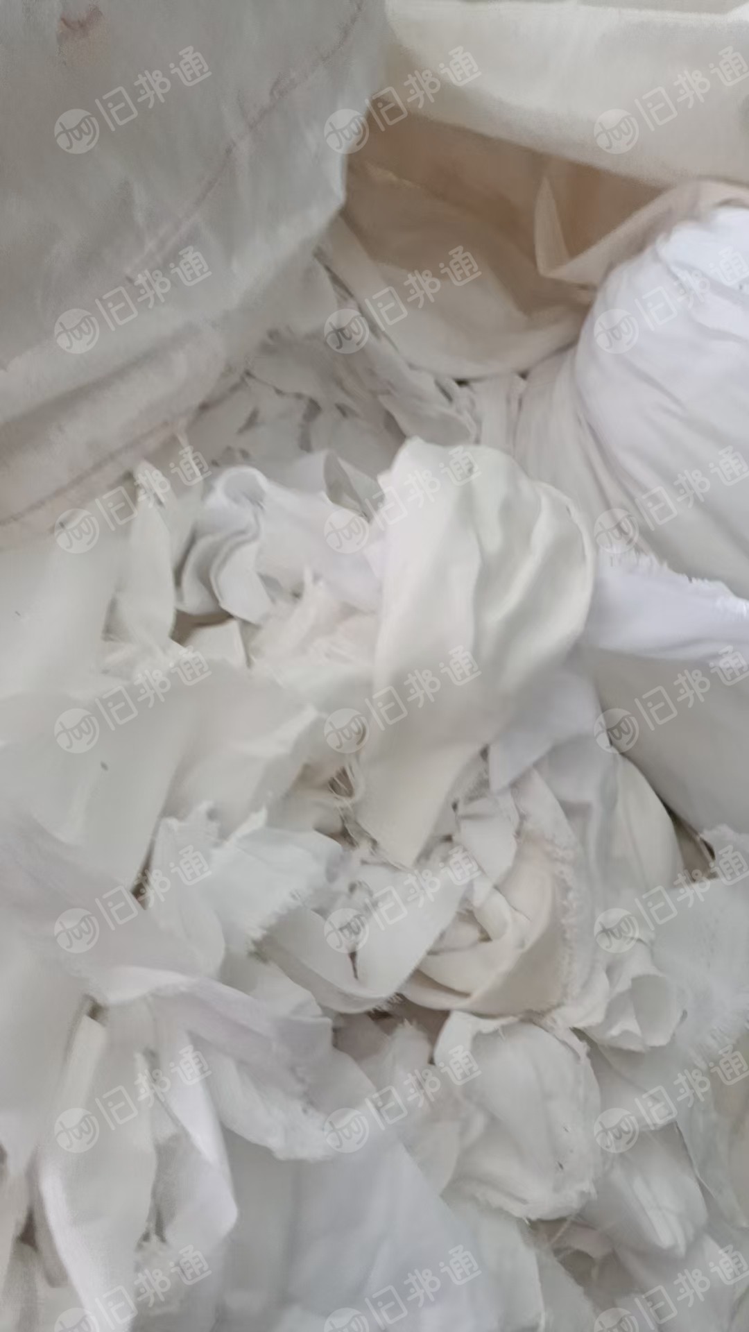 长期出售白色的窗帘白纱，涤纶纱布，涤纶废布，涤纶边角料，现货8吨左右