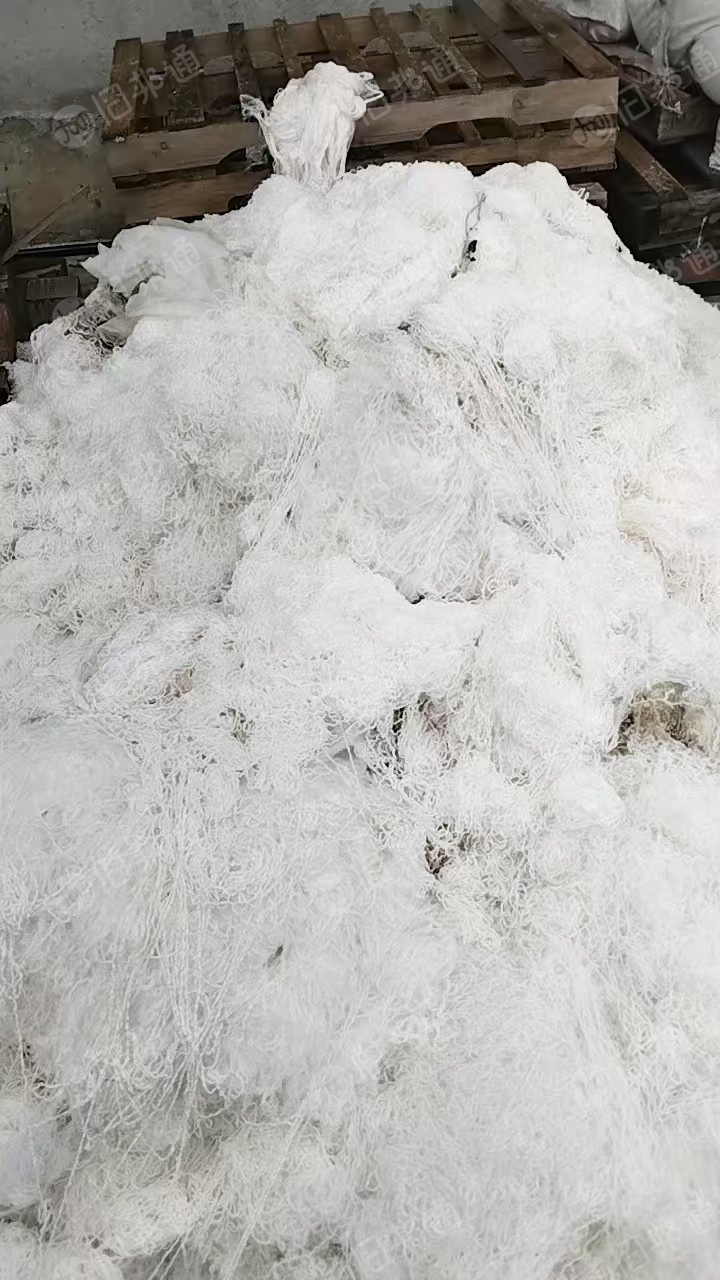 长期出售涤纶水丝，涤纶长丝涤纶弹丝，也有锦纶水丝氨纶水丝，每个月100多吨，货在河南信阳