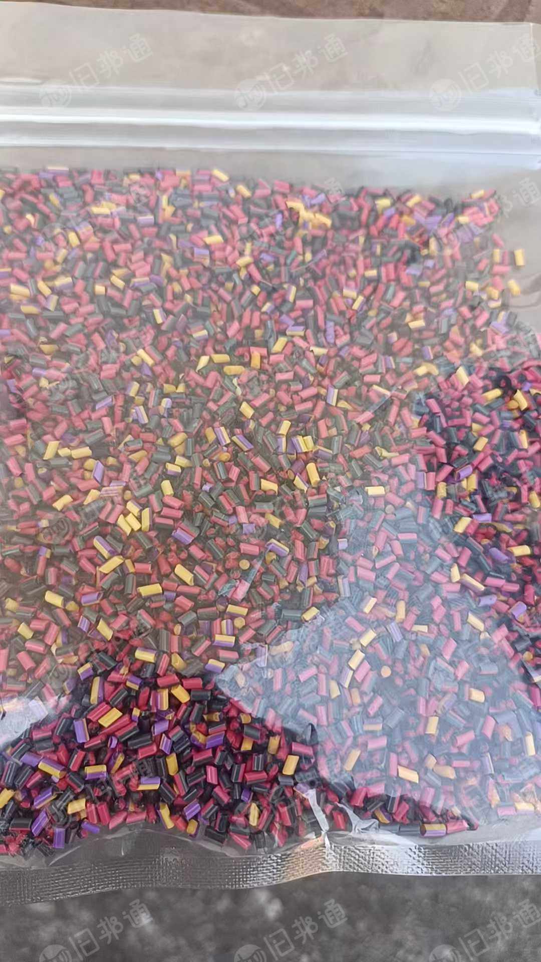 出售Pla降解颗粒料，黑色22吨，花70吨
