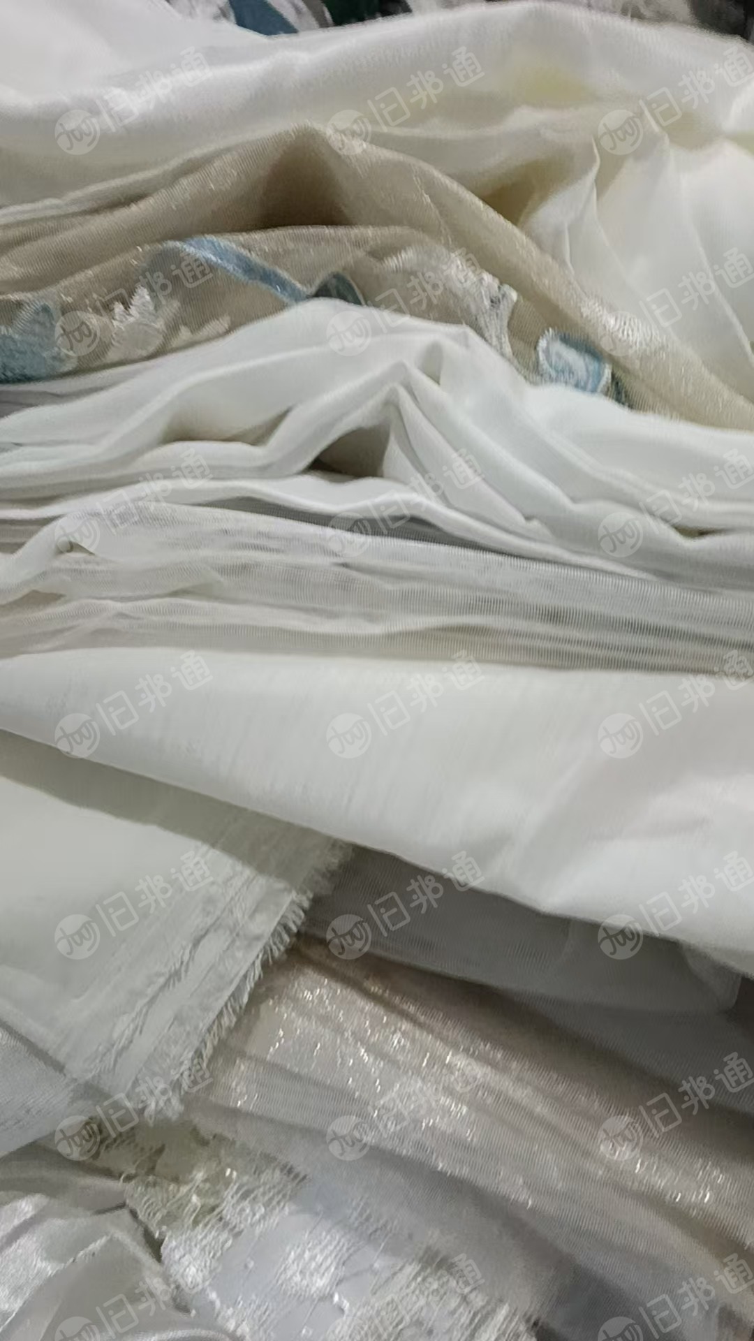 长期出售窗帘布下脚料。什么颜色的都有，现货5-6吨左右，厂在贵州兴义市