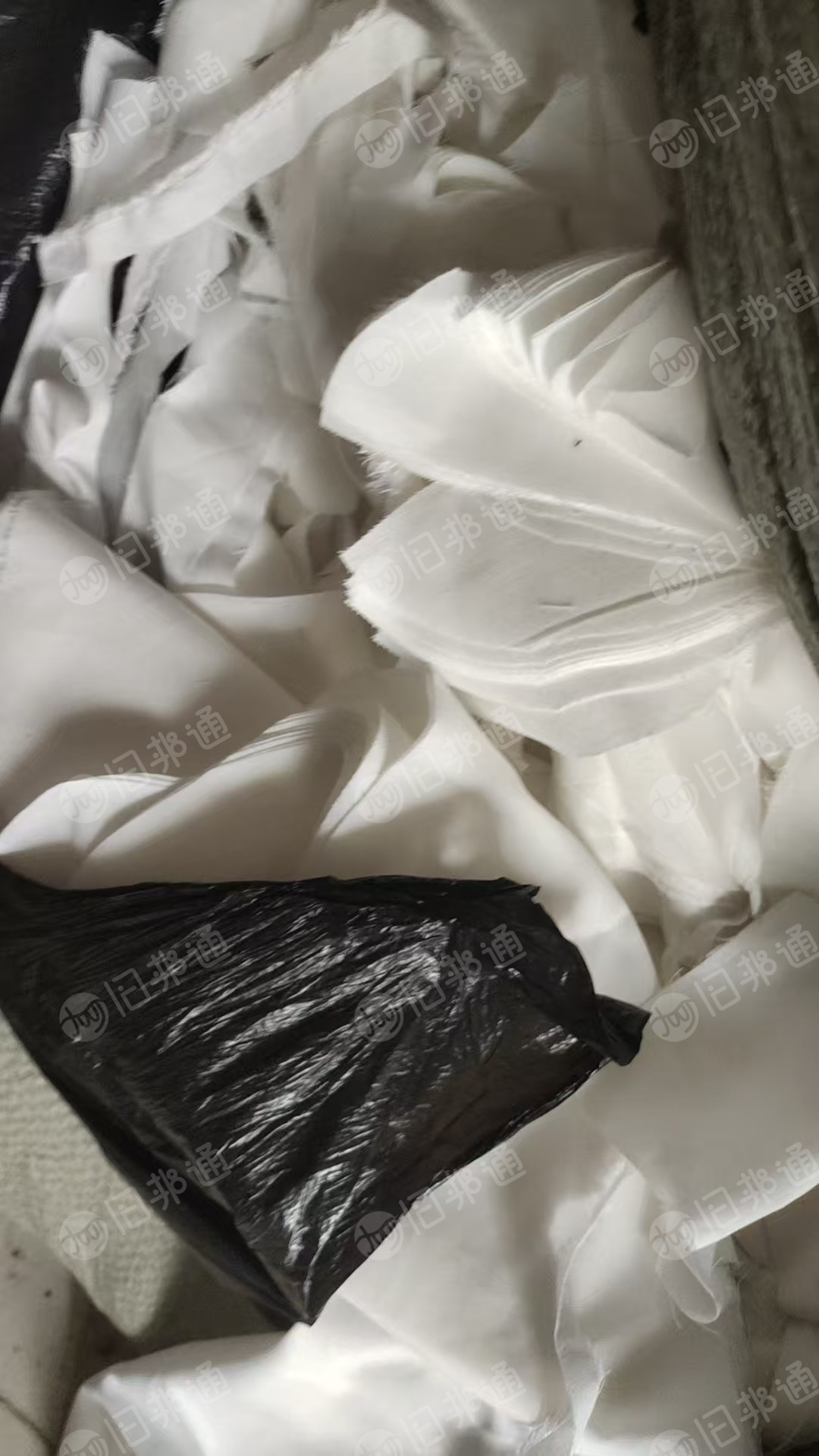 长期出售涤棉白布，含棉量80-90左右，出售口袋布，现货9.6米两车。厂在广东中山