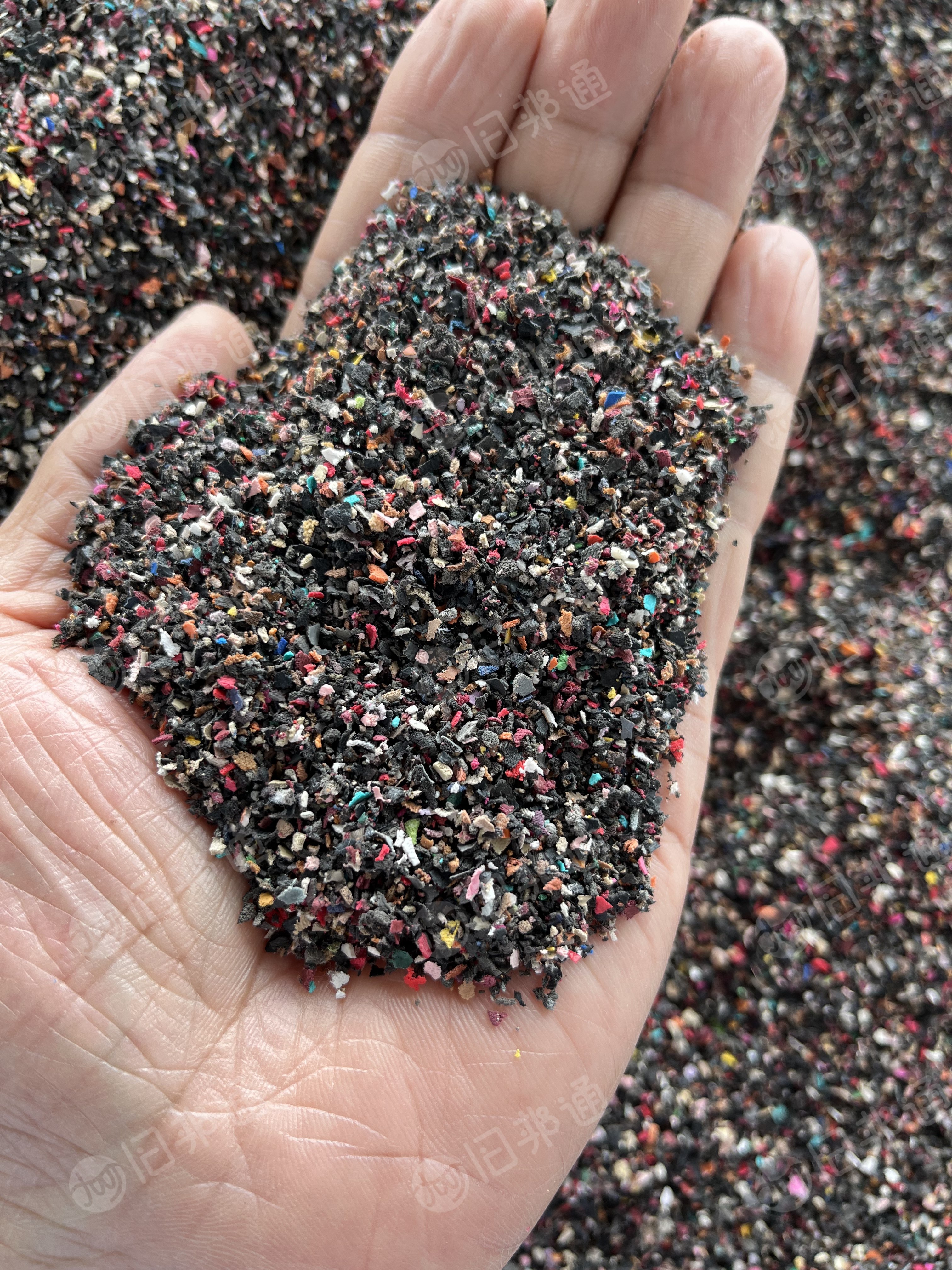 长期出售PVC吹毛料，PVC破碎料，环保材质，货在江西贵溪