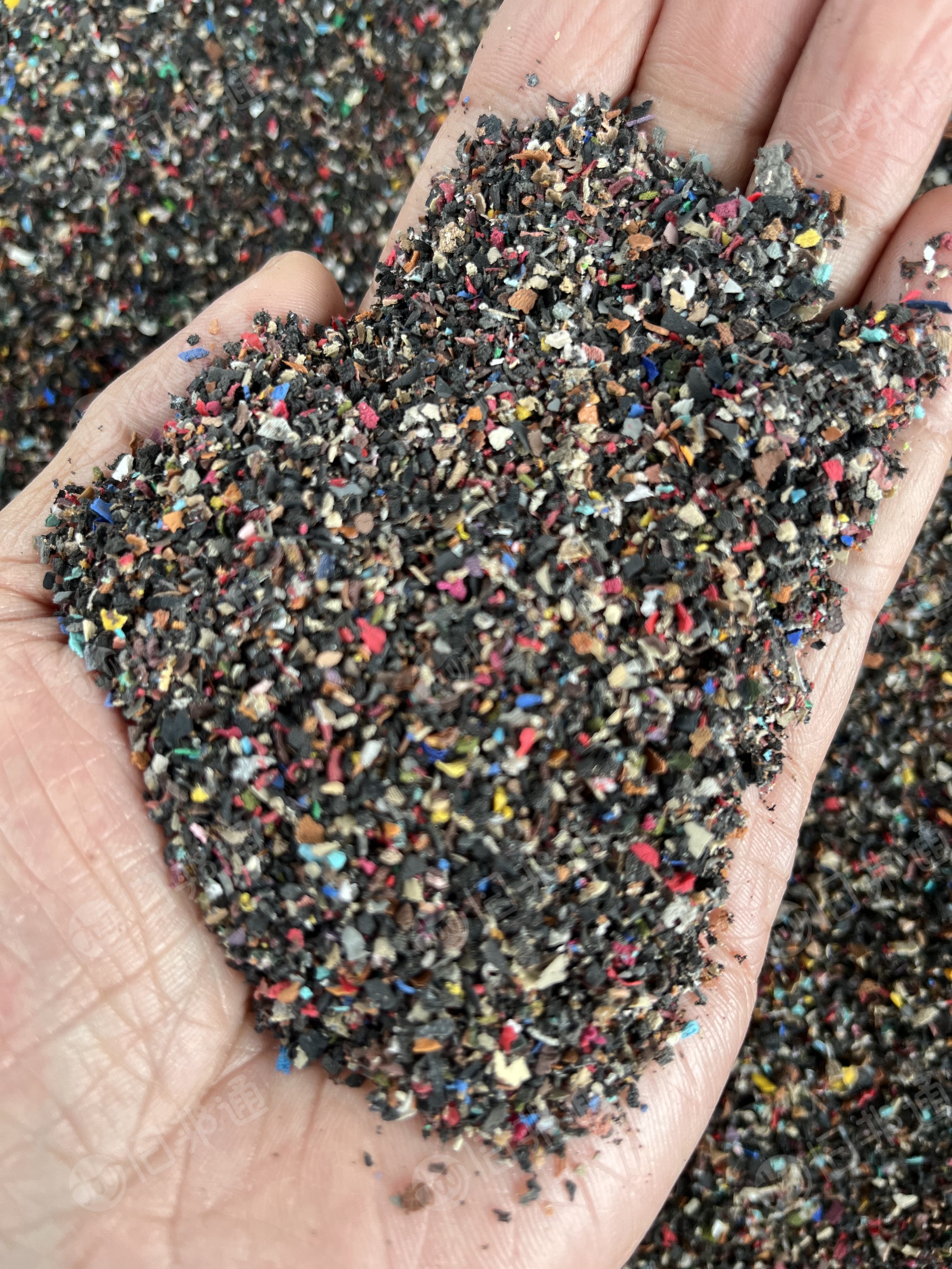 长期出售PVC吹毛料，PVC破碎料，环保材质，货在江西贵溪