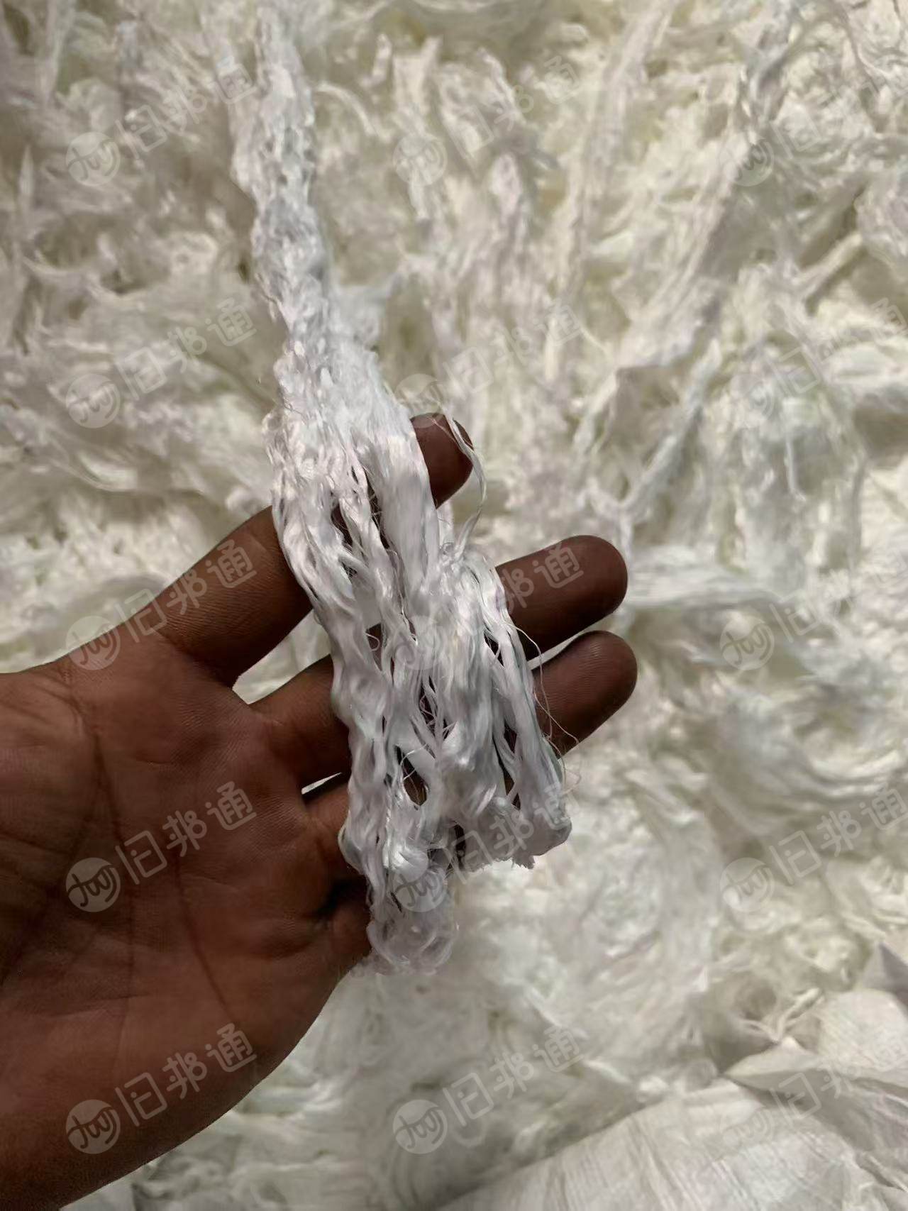 长期出售白色涤纶长丝，涤纶废丝，不带桨，货在山东青岛