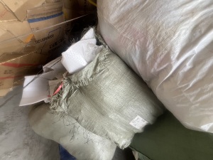 出售塑料杂膜，可炼油，可造粒