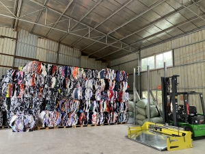 废布分拣厂长期出售涤纶废布，涤纶造粒布，月供几百吨，货在福建福州