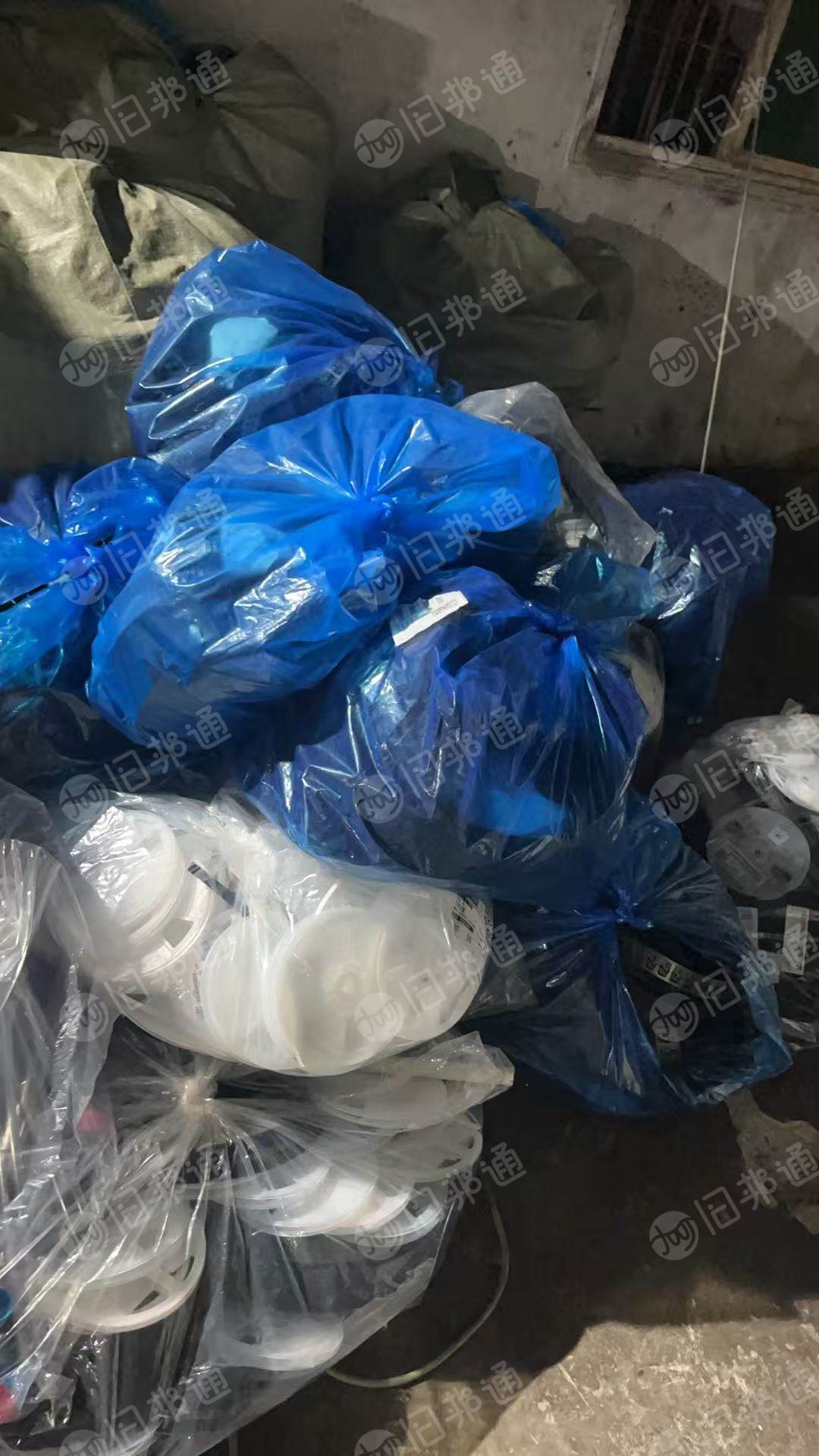 大量出售电子厂下来的各种吸塑盒毛料，瓷白黑色PS，透明瓷白黑色PET都有，月供20吨左右