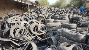 回收各种橡胶边角料，废轮胎。