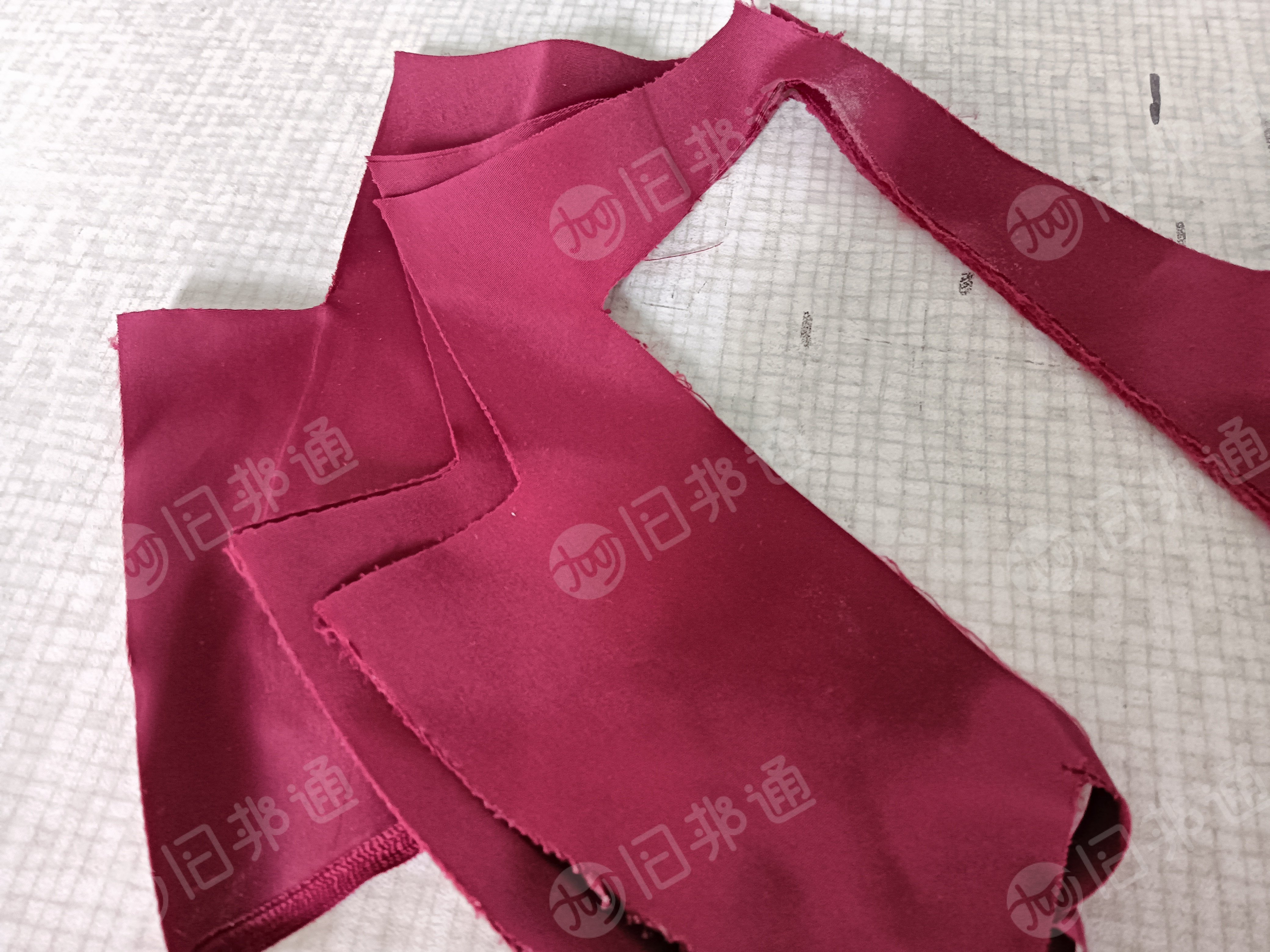 出售旧衣服、布碎边角料、氨纶涤纶分开，月供20吨