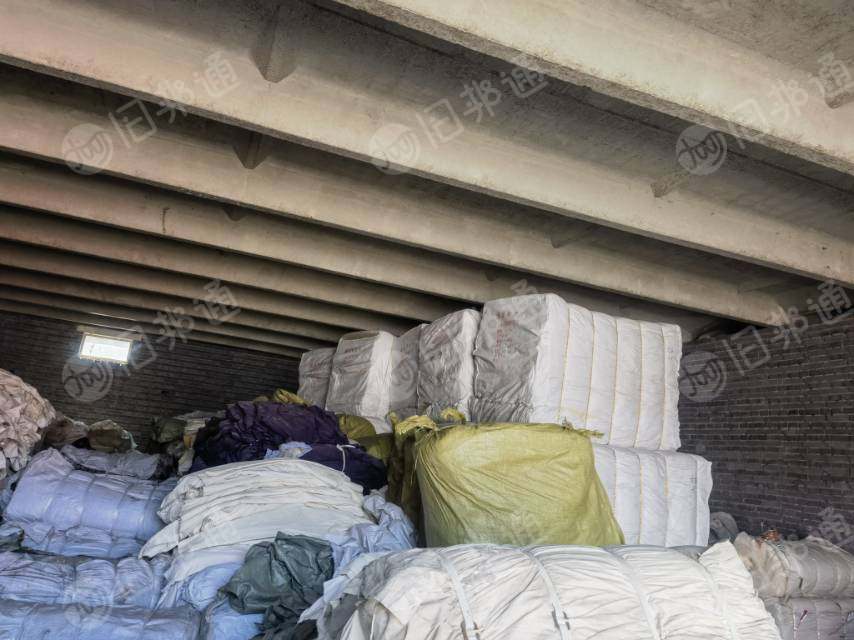长期出售各类梭织库存布，涤卡纱卡，府绸帆布，大量现货