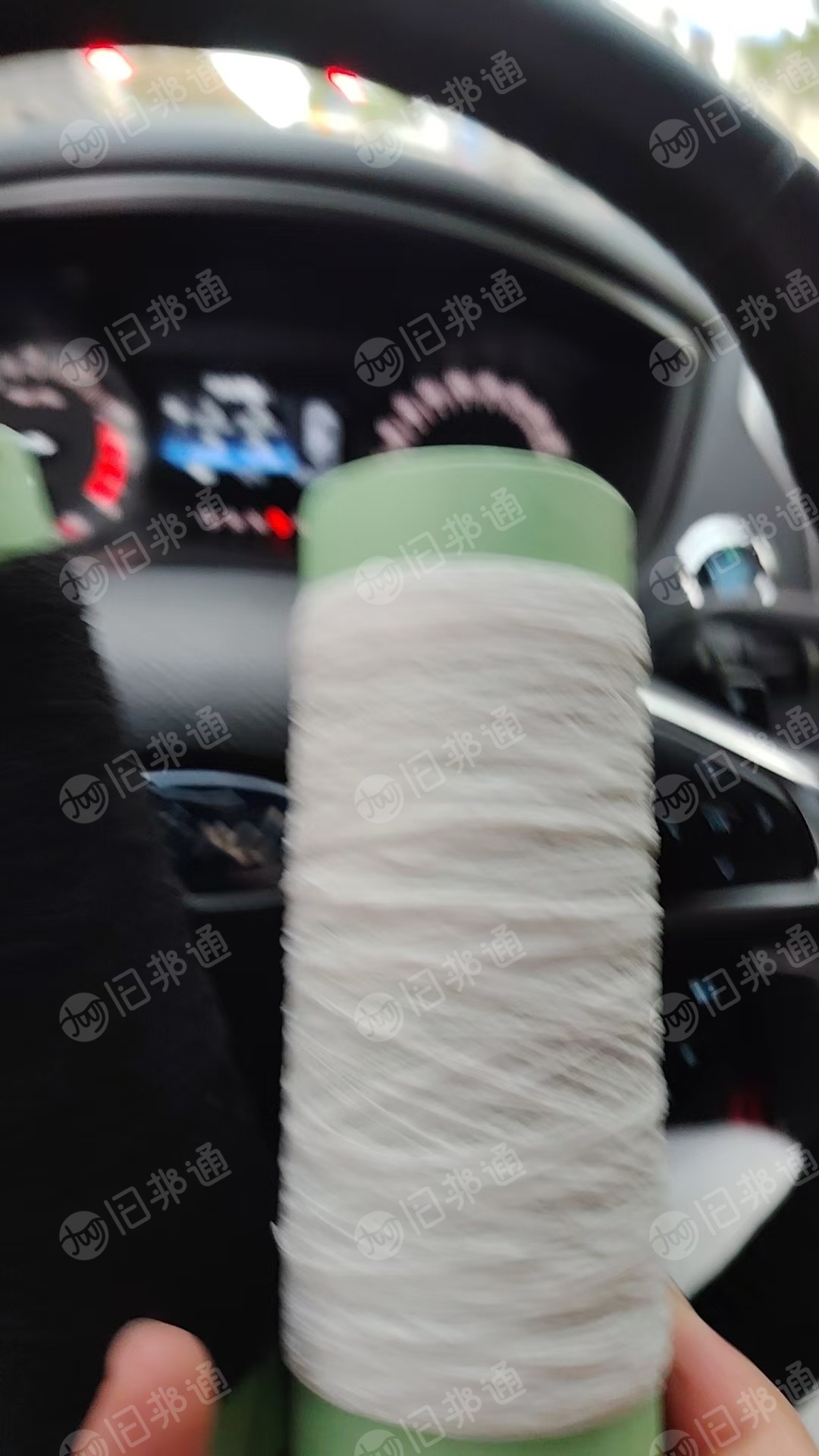 长期出售织布厂下来的涤纶废丝，里面包一根氨纶丝，有黑色也有白色，每个月有十几吨，货在广东中山