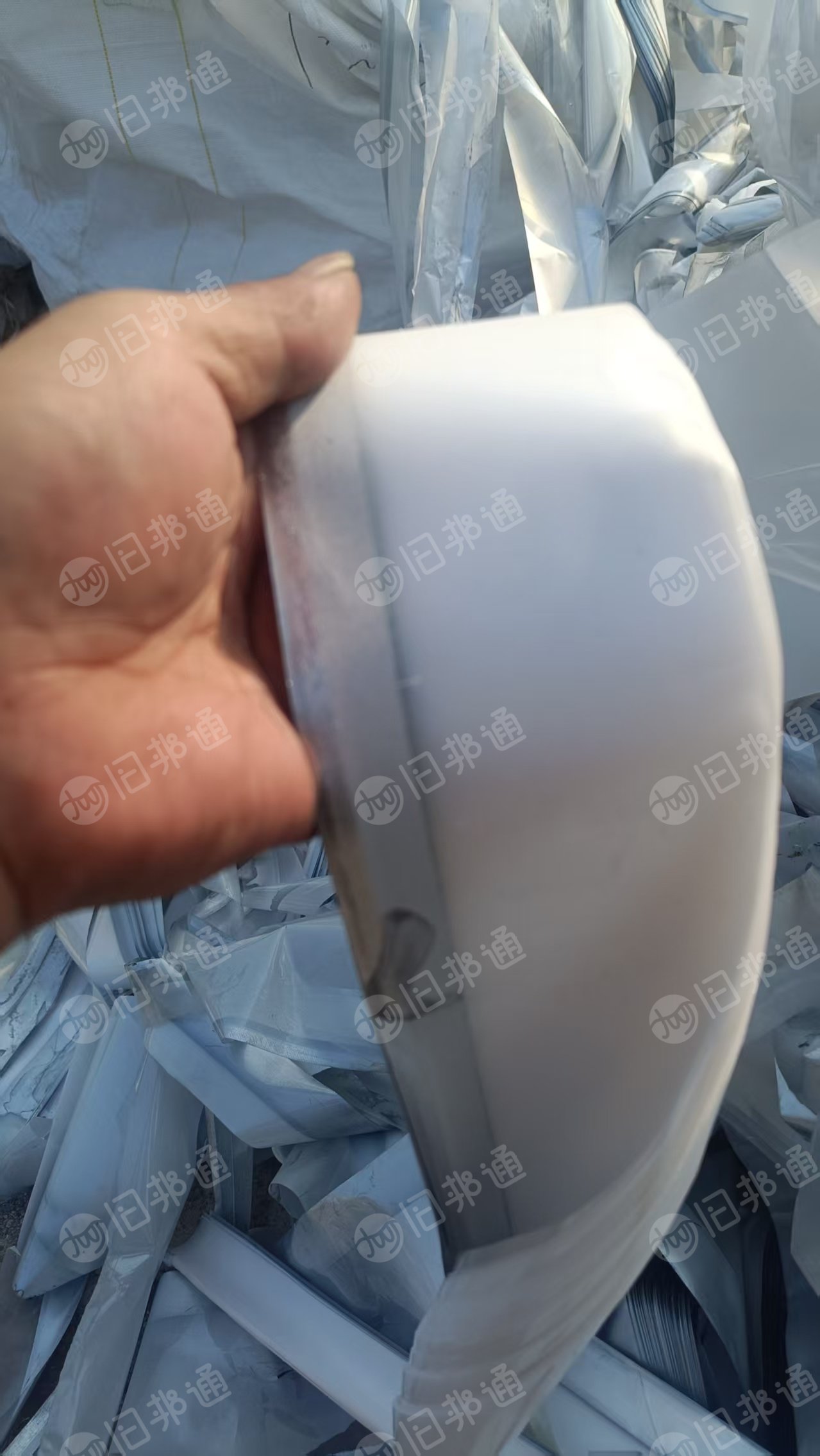 出售PET复EVA的反光膜切边料,现货16吨左右