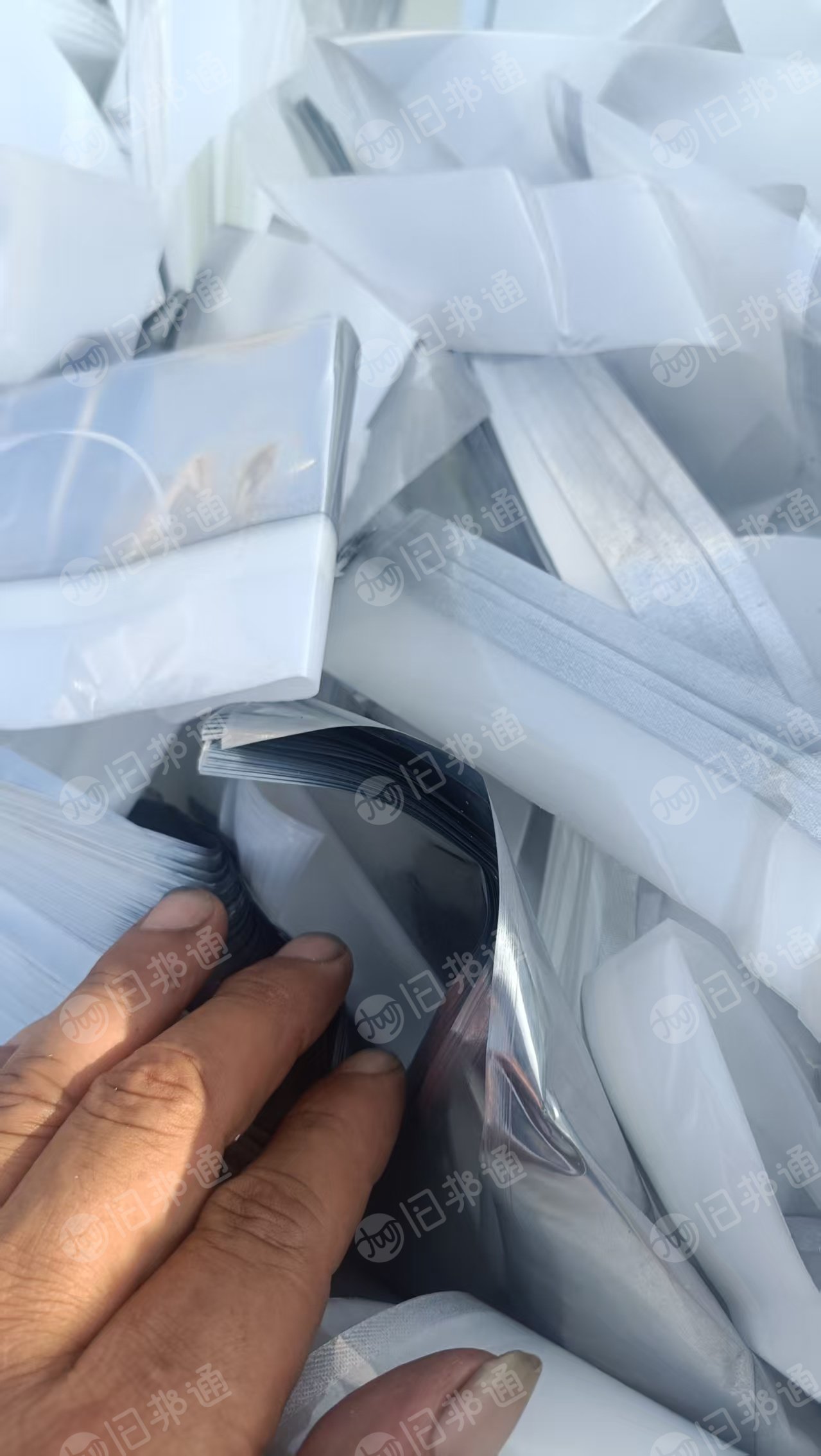 出售PET复EVA的反光膜切边料,现货16吨左右