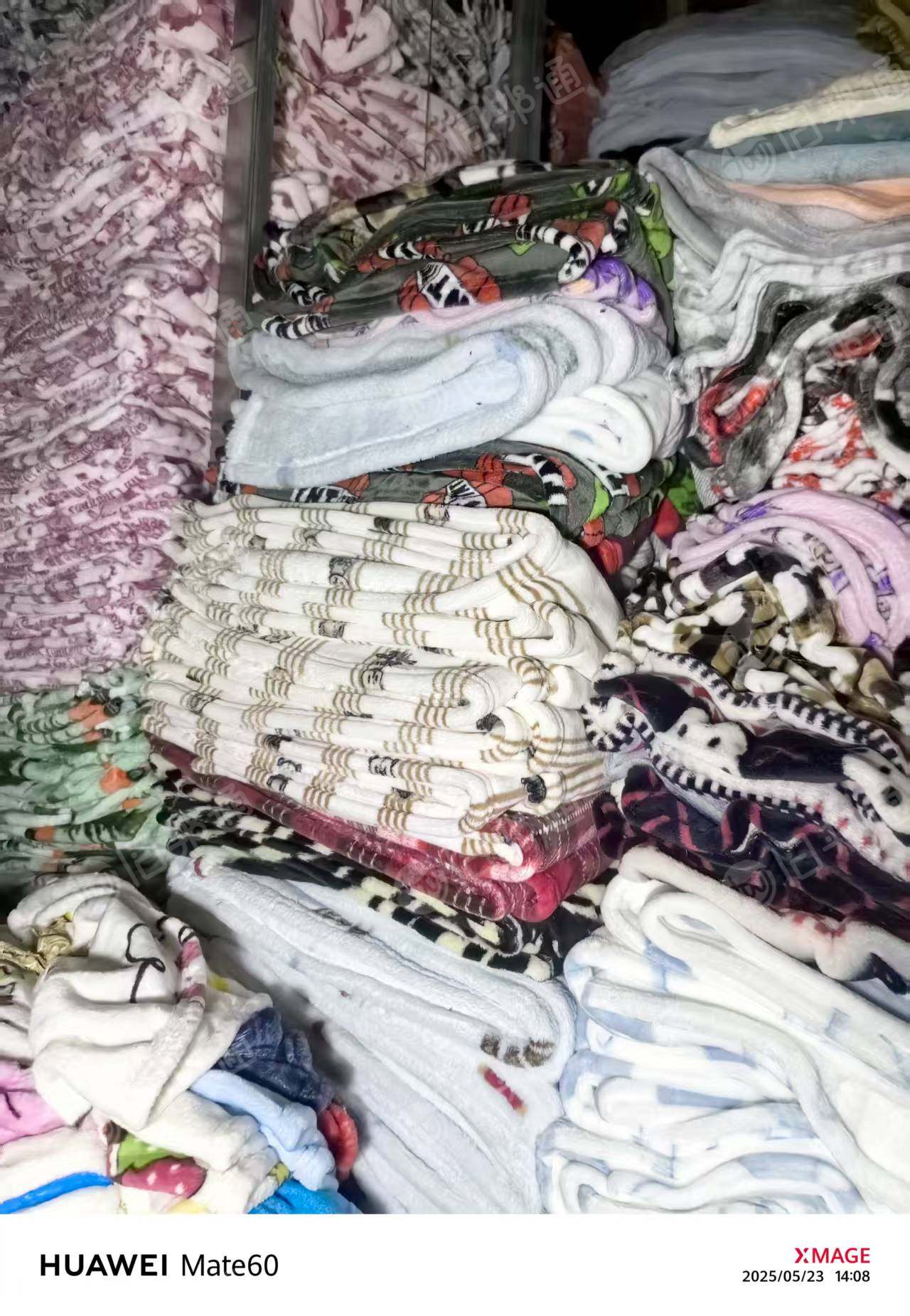 长期出售成品毛毯，床上用品，毛毯，货在江苏南通