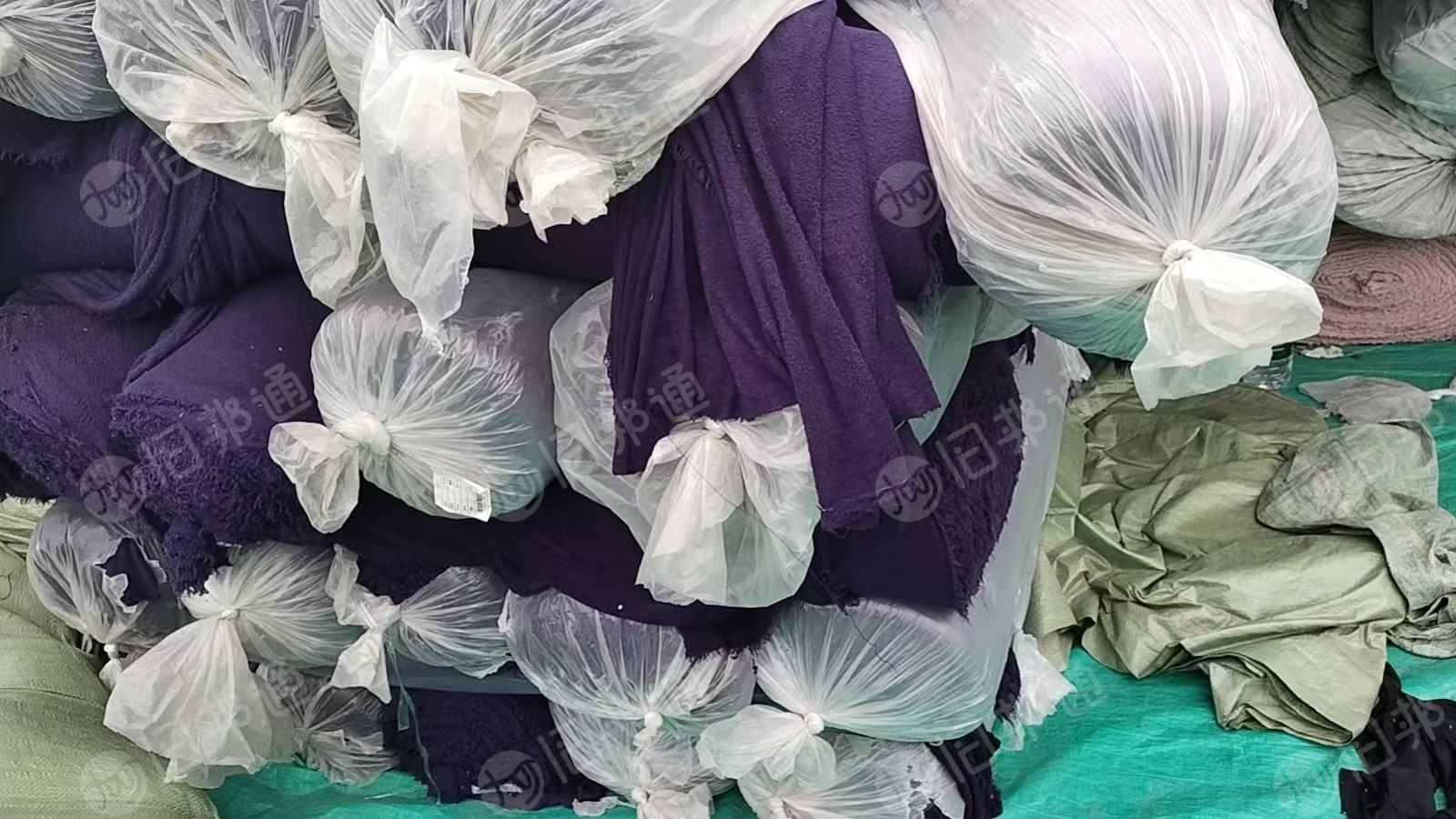 出售一批毛巾布，素色，什么颜色都有，现货60-70条左右，厂在绍兴柯桥