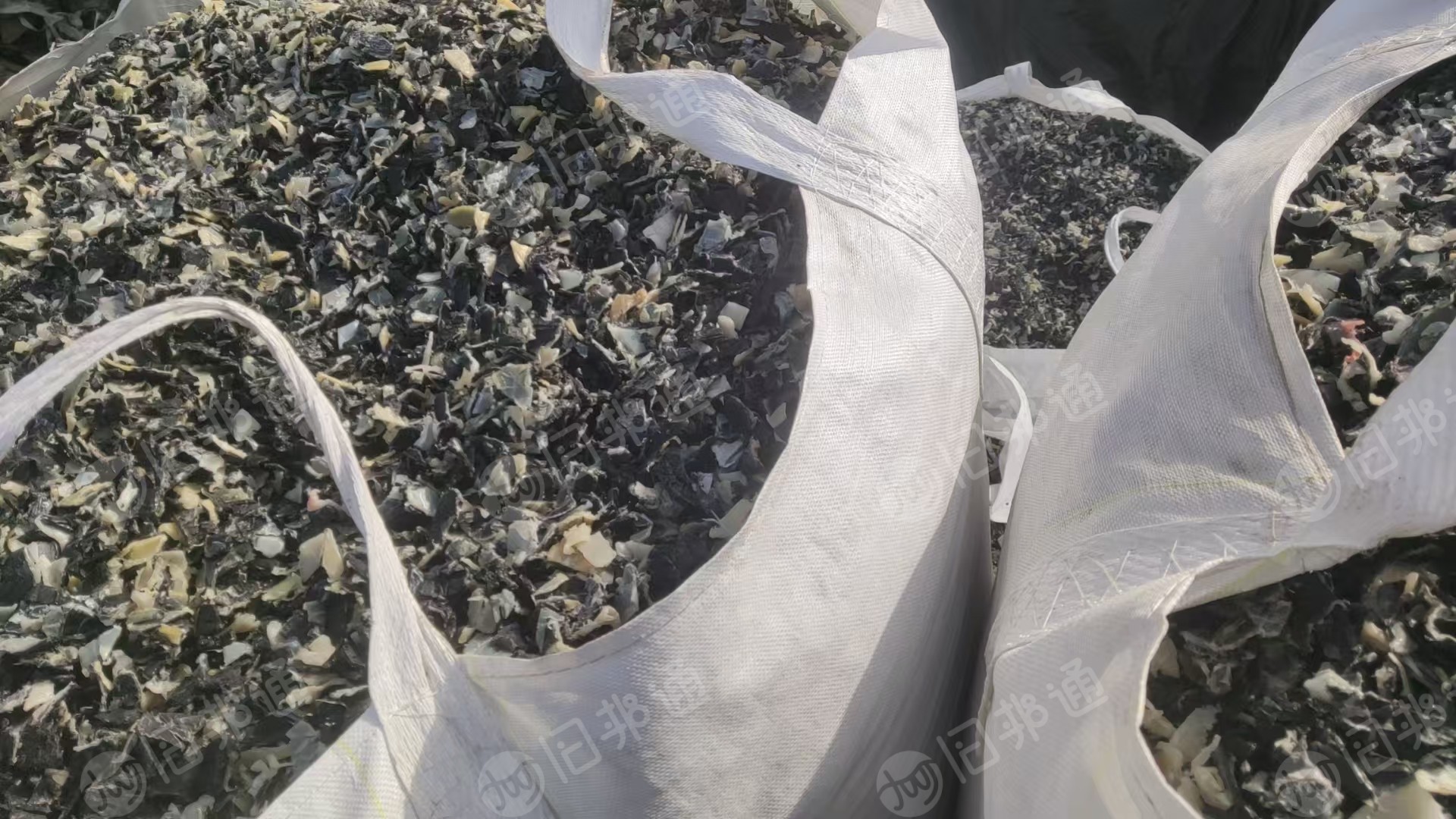 出售油箱破碎料，PE破碎料水粉的，月供60吨