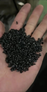 长期出售黑色编织袋颗粒，日供40多吨