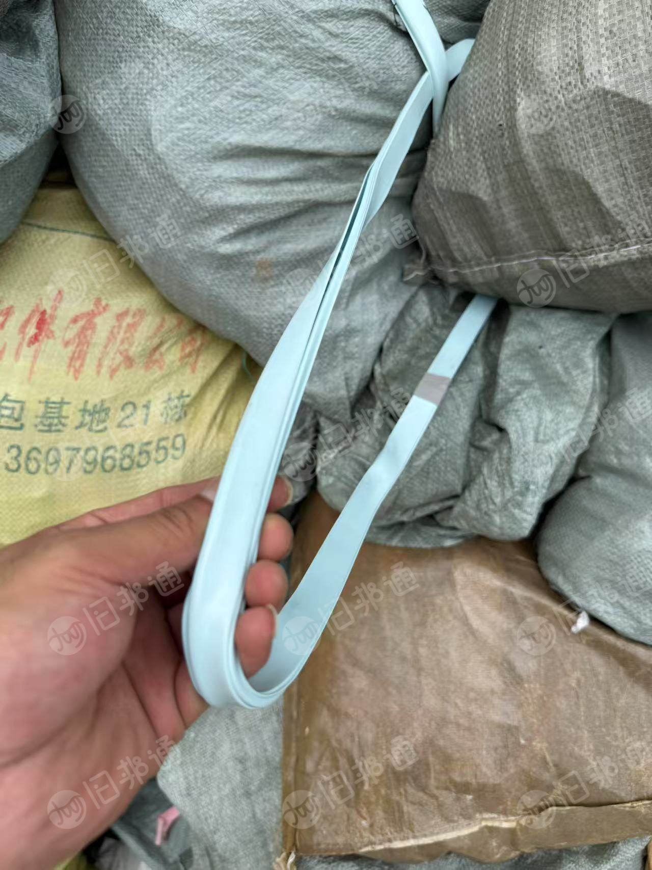 长期出售pvc人造革皮条料，行李箱上的，带线没有海绵