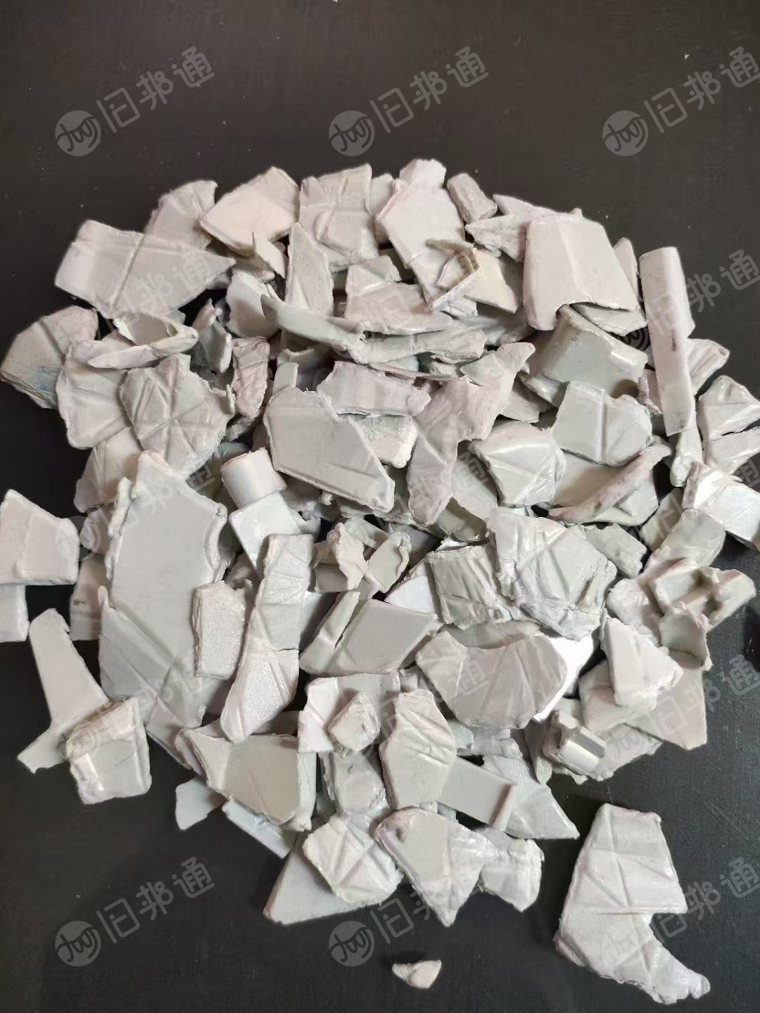 长期出售PC/ABS合金破碎料，复印机合金破碎，环保不环保的都有