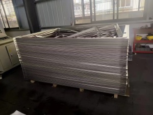 出售三四系铝复合边角料,3003的料,一面喷了复合材料A380料