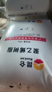 厂家出售做假花下来的pp废布，pp边角料，月供20吨左右