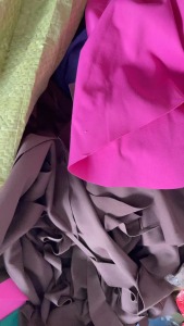 长期出售瑜伽服下来的锦氨边角料，锦氨废布，锦纶75氨纶25，现货五六吨