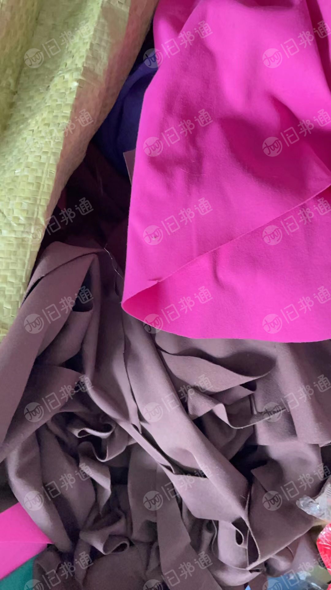 长期出售瑜伽服下来的锦氨边角料，锦氨废布，锦纶75氨纶25，现货五六吨