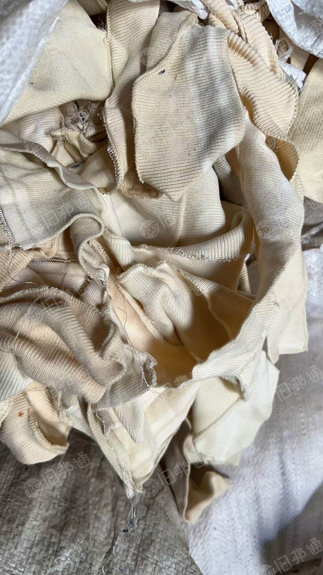 长期出售领子边角料，纯棉边角料，中间黑线是涤纶的，现货十几吨
