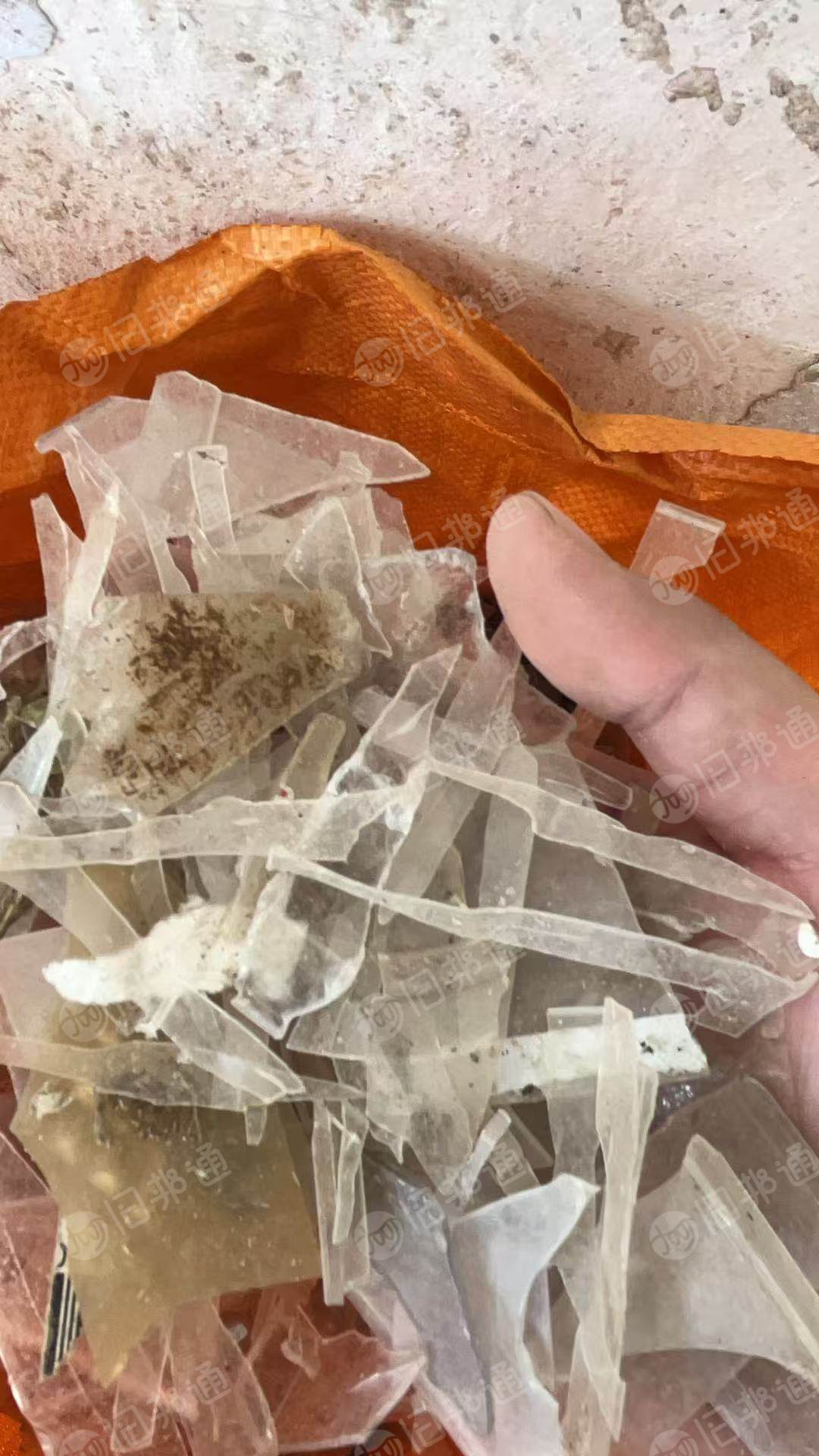 出售干粉透苯板材破碎料,带纸