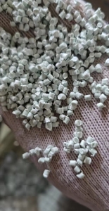 长期出售乳白袋颗粒,三层120目