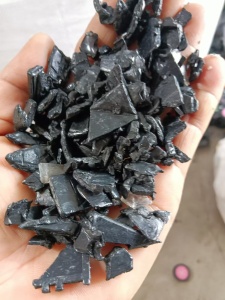 出售黑色合金破碎料，冲击50几个，阻燃的18042837472