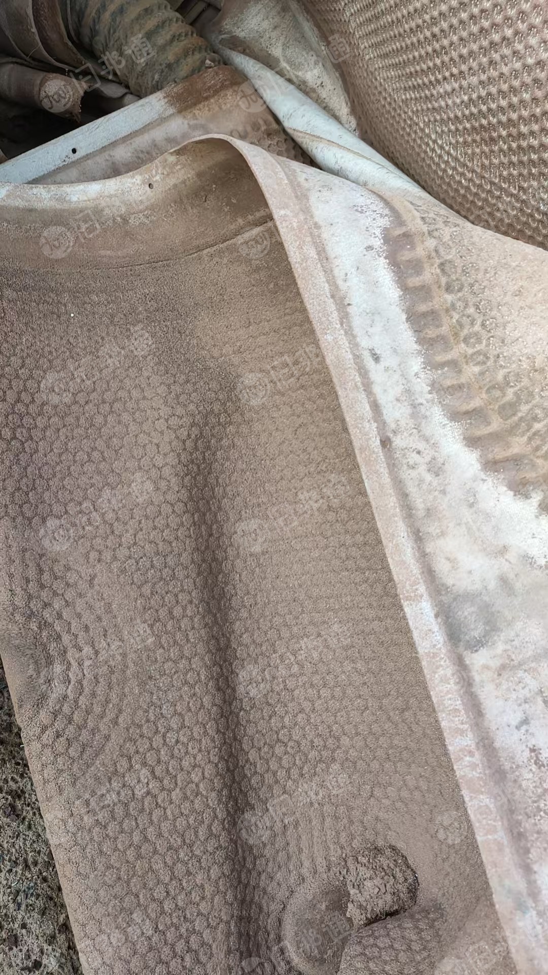 长期出售铝矿上面下来的滤布，过滤布，两米乘两米，现货有30吨左右，货在山西吕梁